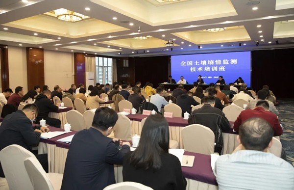 全国推动泥土墒情监测技术，，，，，麻将胡了助力绿色农业现代化发展