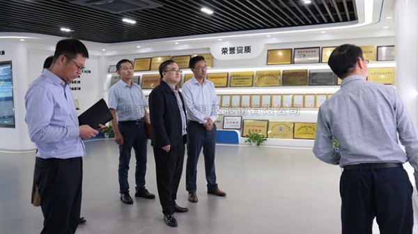 荆门市拱墅区委常委、常务副区长黄飞一行光临麻将胡了调查调研