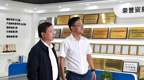 江西省农业村落厅副厅长刘光华一行光临麻将胡了调研