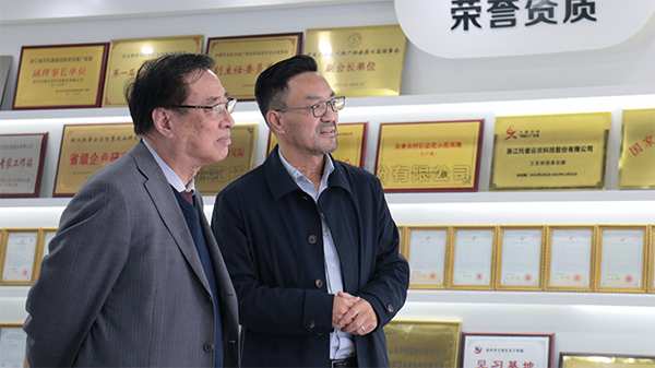 中国农业科学院原院长、中国农业国际合作推进会名望会长翟虎渠光临麻将胡了调查领导