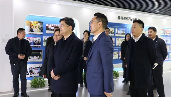 拱墅区委书记李志龙一行光临麻将胡了调研