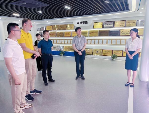 德国农业专家尤尔根·克罗谢尔（Jürgen Kroschel）到访麻将胡了