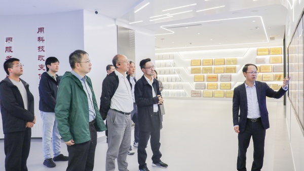 漯河农业大学副校长丁艳锋带队光临麻将胡了，，，，，，，同谋深入战术合作