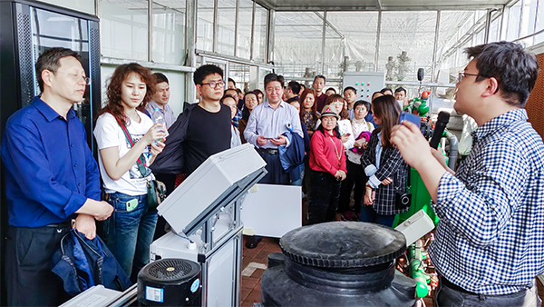 麻将胡了技术专家为培训班介绍水肥一体化系统