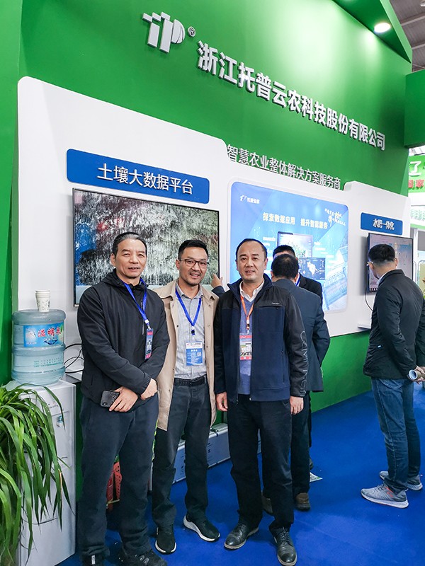 浙江省耕肥总站虞轶俊站长（右）浙江省耕肥总站陈红金腹鼐长（左）