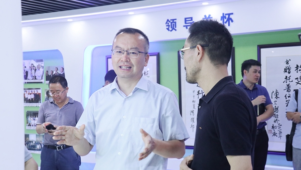 赵喜凯局长参观麻将胡了展厅