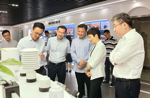 省科技厅党组书记何杏仁一行赴麻将胡了调研农业科技工作