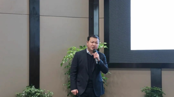 交付中心总监曾亚辉作2022年质量指标及规划汇报