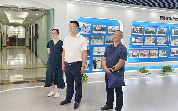 酒泉肃州区当局党组成员、副区长范志俊参观麻将胡了展厅?