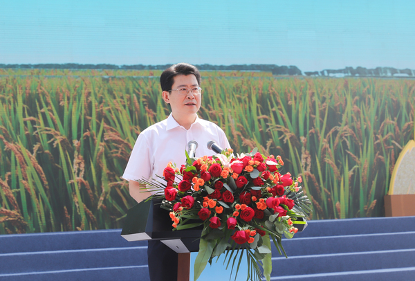 六盘水市委副书记、市长刘烁致辞